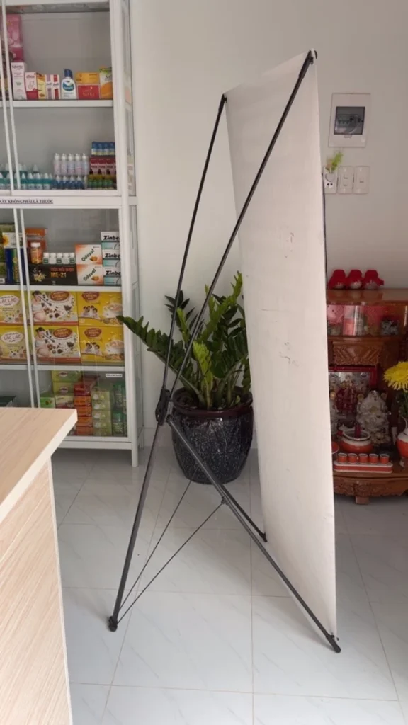 Standee x cường lực loại tốt kích thước 80x180cm 18 chân chữ x