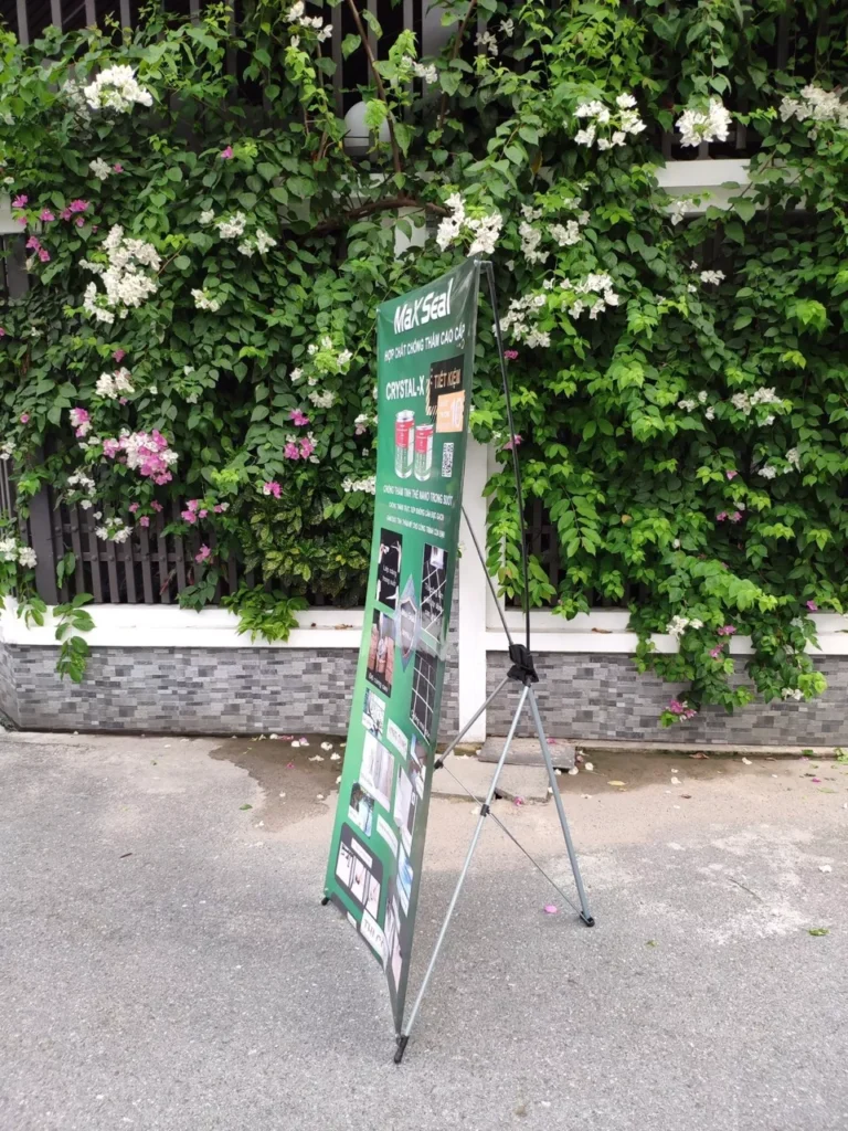 Standee x cường lực loại tốt kích thước 80x180cm 19 chân standee chữ x
