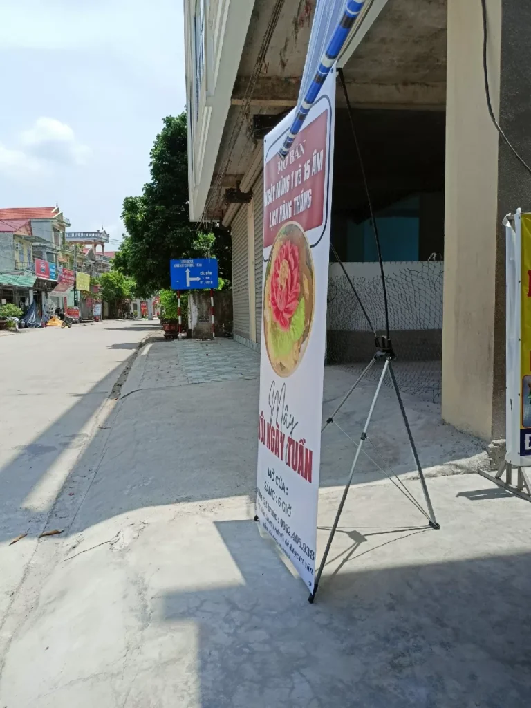 Standee x cường lực loại tốt kích thước 80x180cm 20 khung standee chữ x