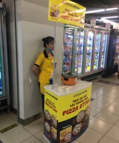 Booth Sampling Nhựa, quầy bán hàng di động nhựa 4 quay ban hang 02