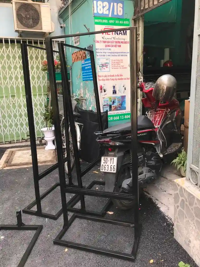 Khung standee chân sắt tốt 60x160cm 3 standee khung sắt