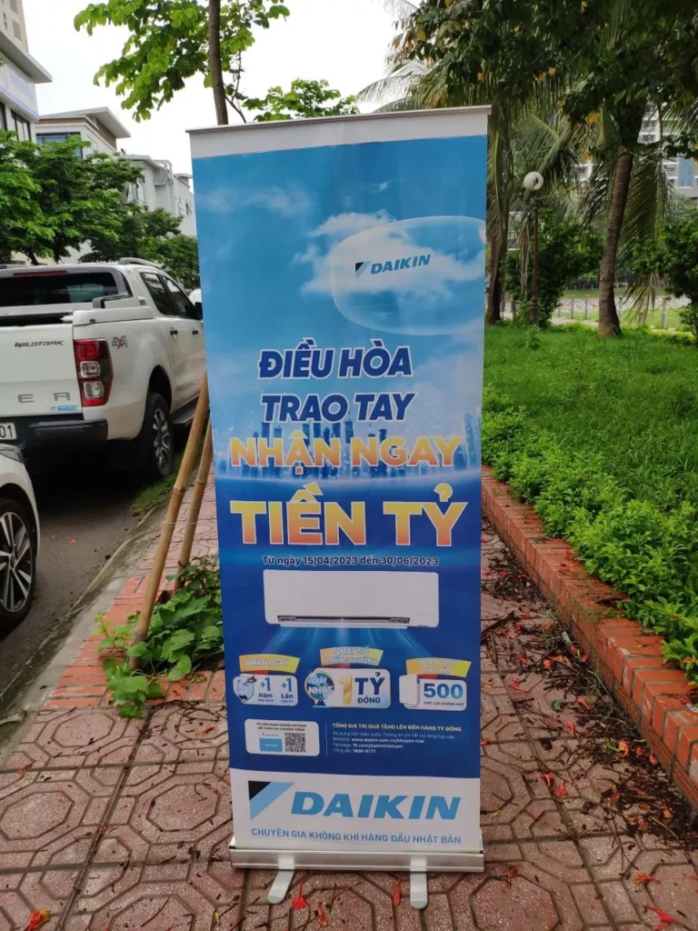 Standee cuốn nhôm, giá standee cuốn nhôm cao cấp kích thước 80x200cm 16 chân standee cuốn nhôm