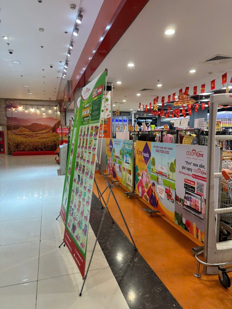 Standee quảng cáo là gì? Tổng hợp các mẫu standee quảng cáo đẹp 9 chan chữ x