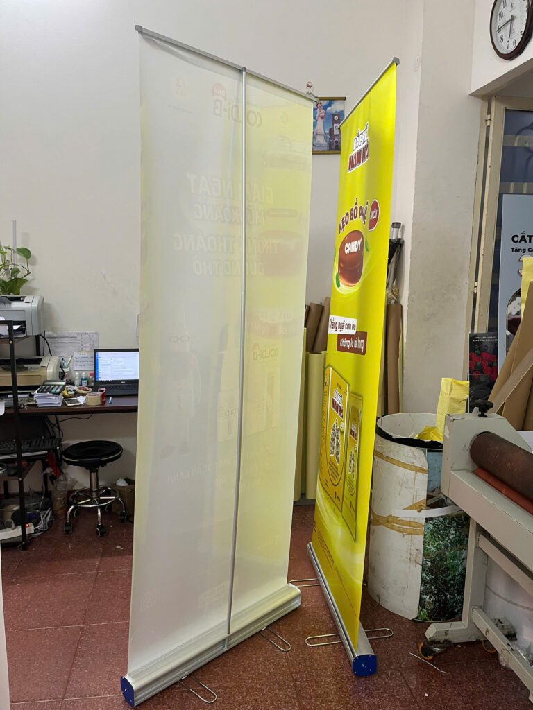 chân standee