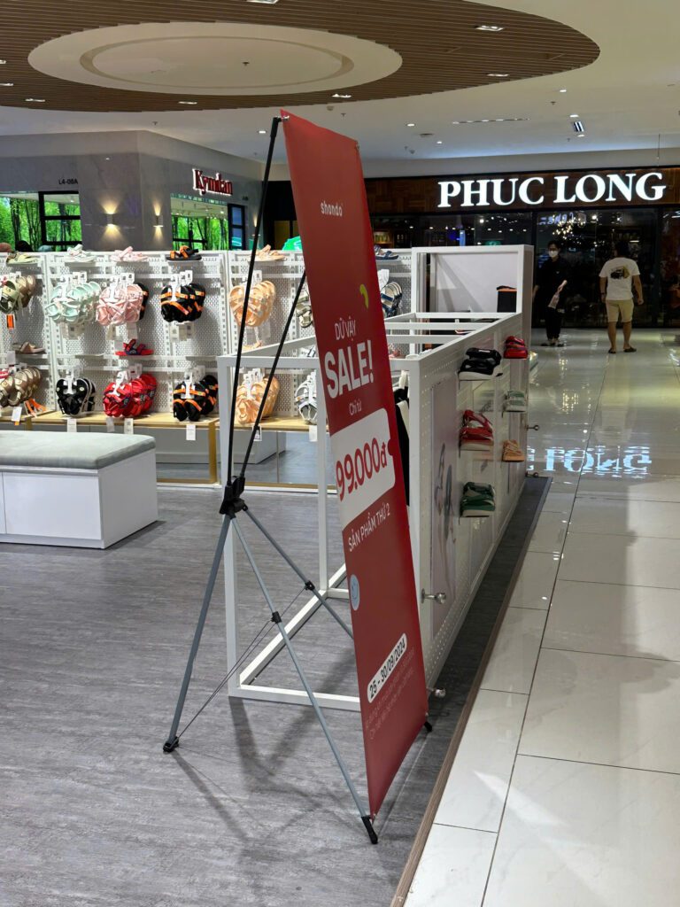 chân standee chữ x