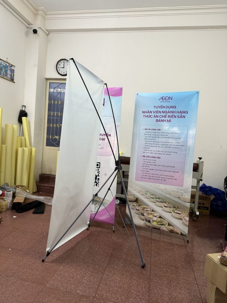 standee chữ x