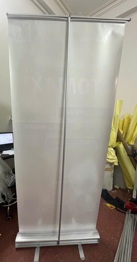 standee cuôn nhôm
