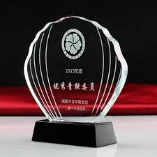 Kỷ niệm chương đẹp, giá xưởng, nhận thiết kế theo yêu cầu 2025 16 Kỷ niệm chương pha lê hình vỏ sò biểu trưng cho sự trân quý.